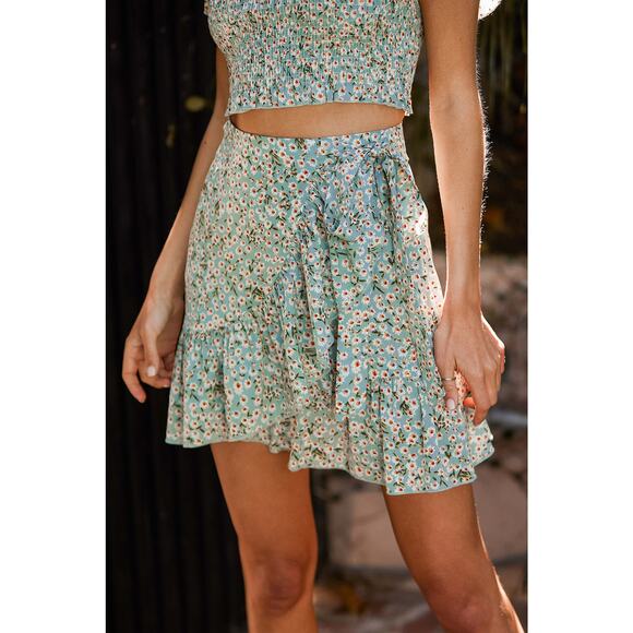 Lulu's Flourishing Dreams Mint Green Floral Print Wrap Mini Skirt L NWT - Picture 1 of 8